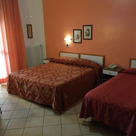 Hotel Magda Novafeltria Kamer foto