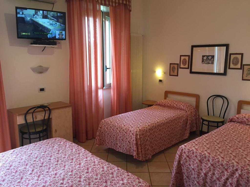 Hotel Magda Novafeltria Kamer foto