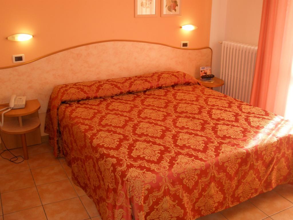Hotel Magda Novafeltria Kamer foto