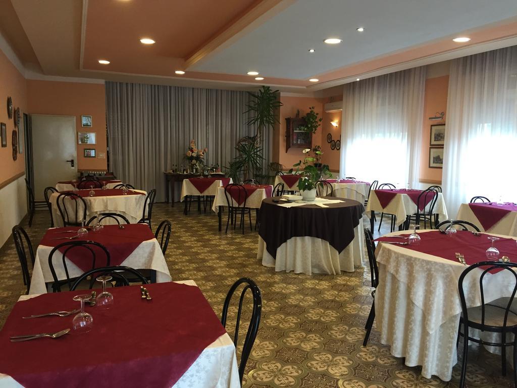 Hotel Magda Novafeltria Buitenkant foto