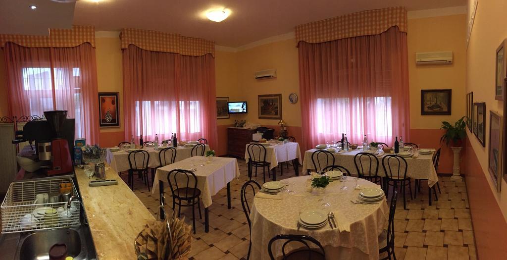 Hotel Magda Novafeltria Buitenkant foto